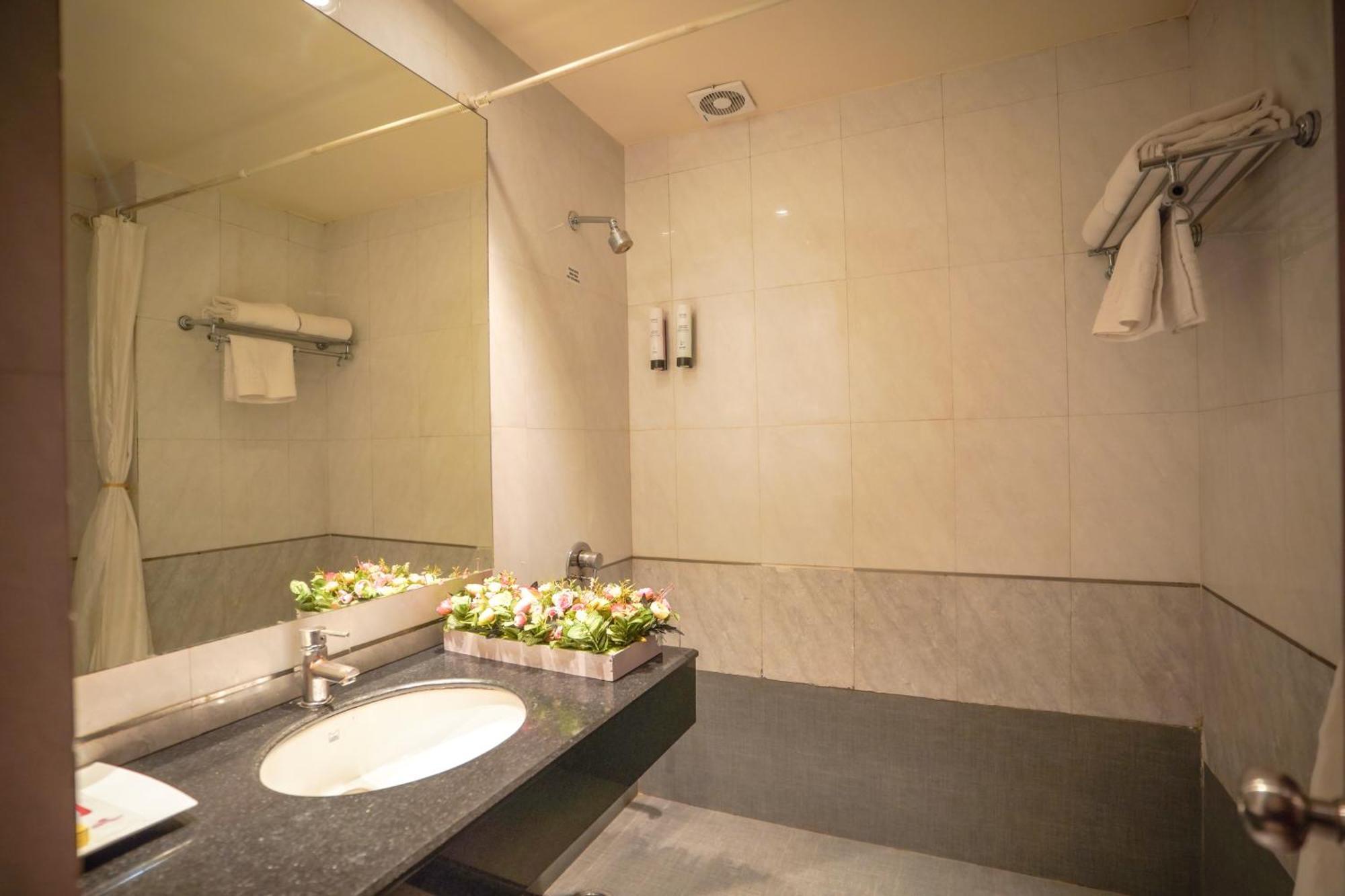 Hotel Swarn Towers Bareilly Exterior photo